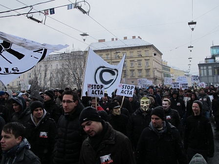 Anti-ACTA-Demo in Graz auf der Hauptbrücke